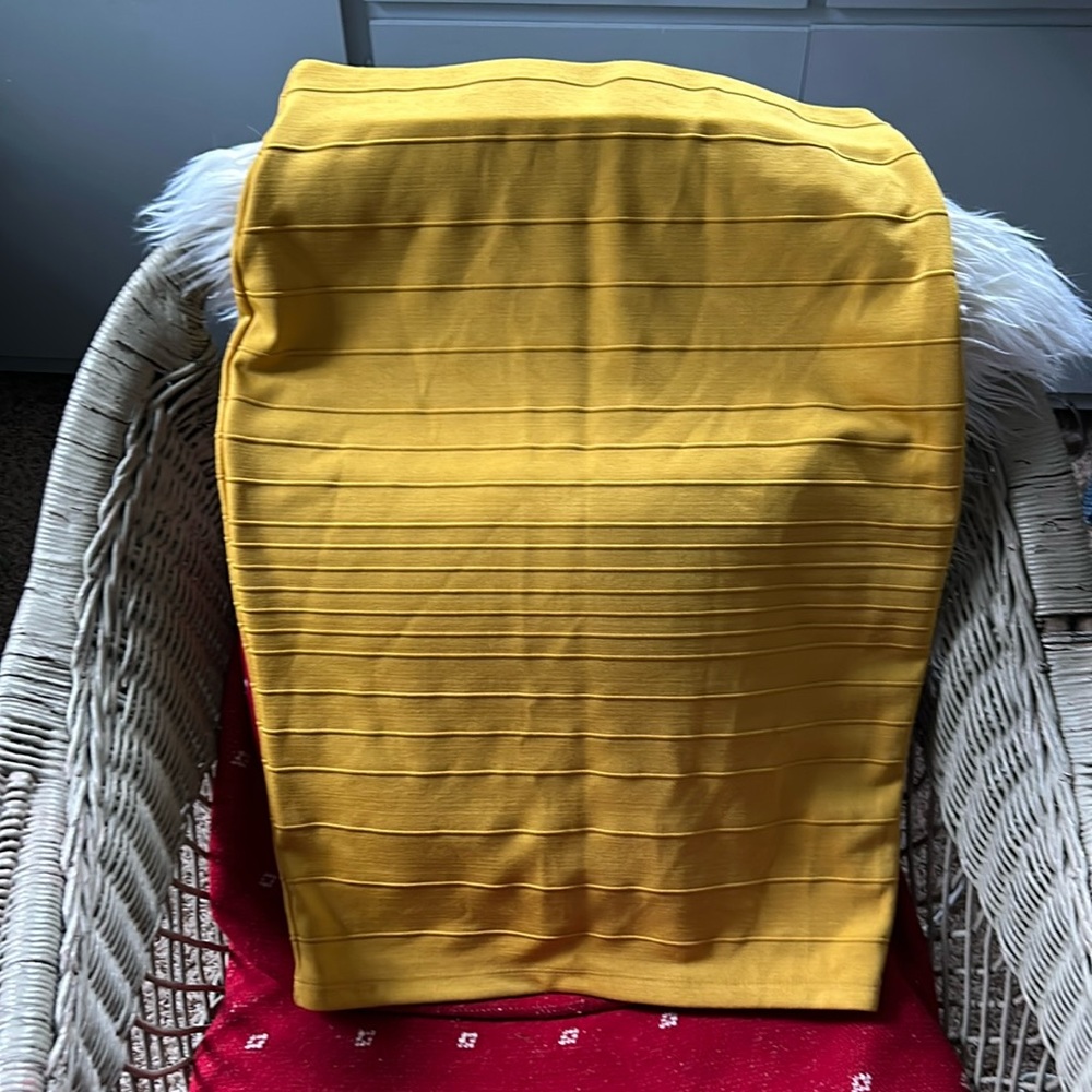 Mustard yellow pencil skirt